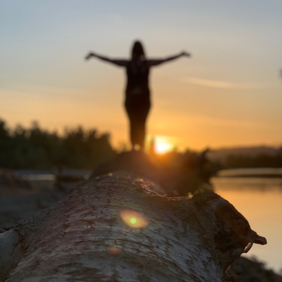 Meet your Posher, Katie the Jeans Queen!!! 👖👑 - Picture 6 of 8